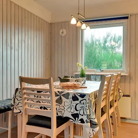 Yorik - 800m From The Sea By Interhome Semesterbostad
